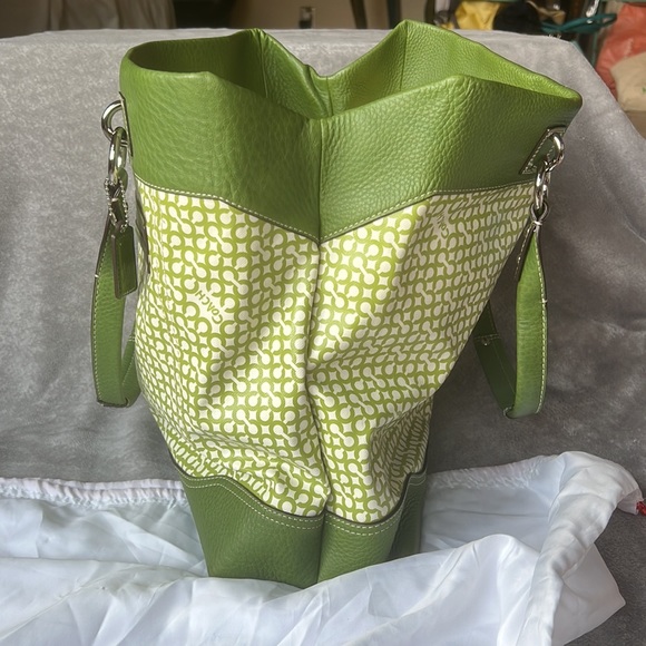 Vintage coach shoulder tote bag, Kelly green and cream leather with dust bag - Picture 6 of 8